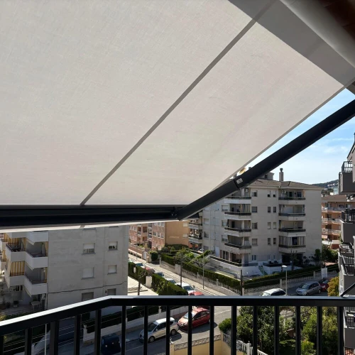 Pérgola bioclimática instalada en Cunit