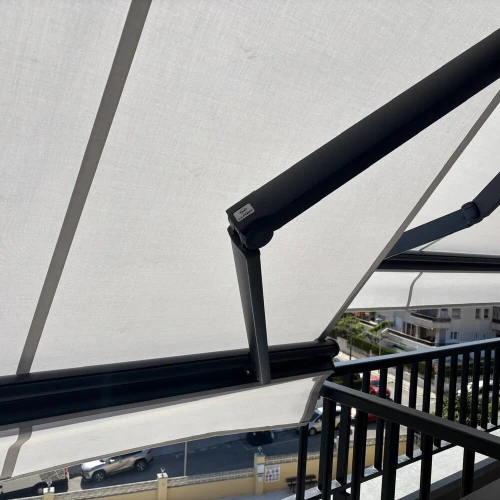 Cerramiento de terraza realizado por Toldos Cunit